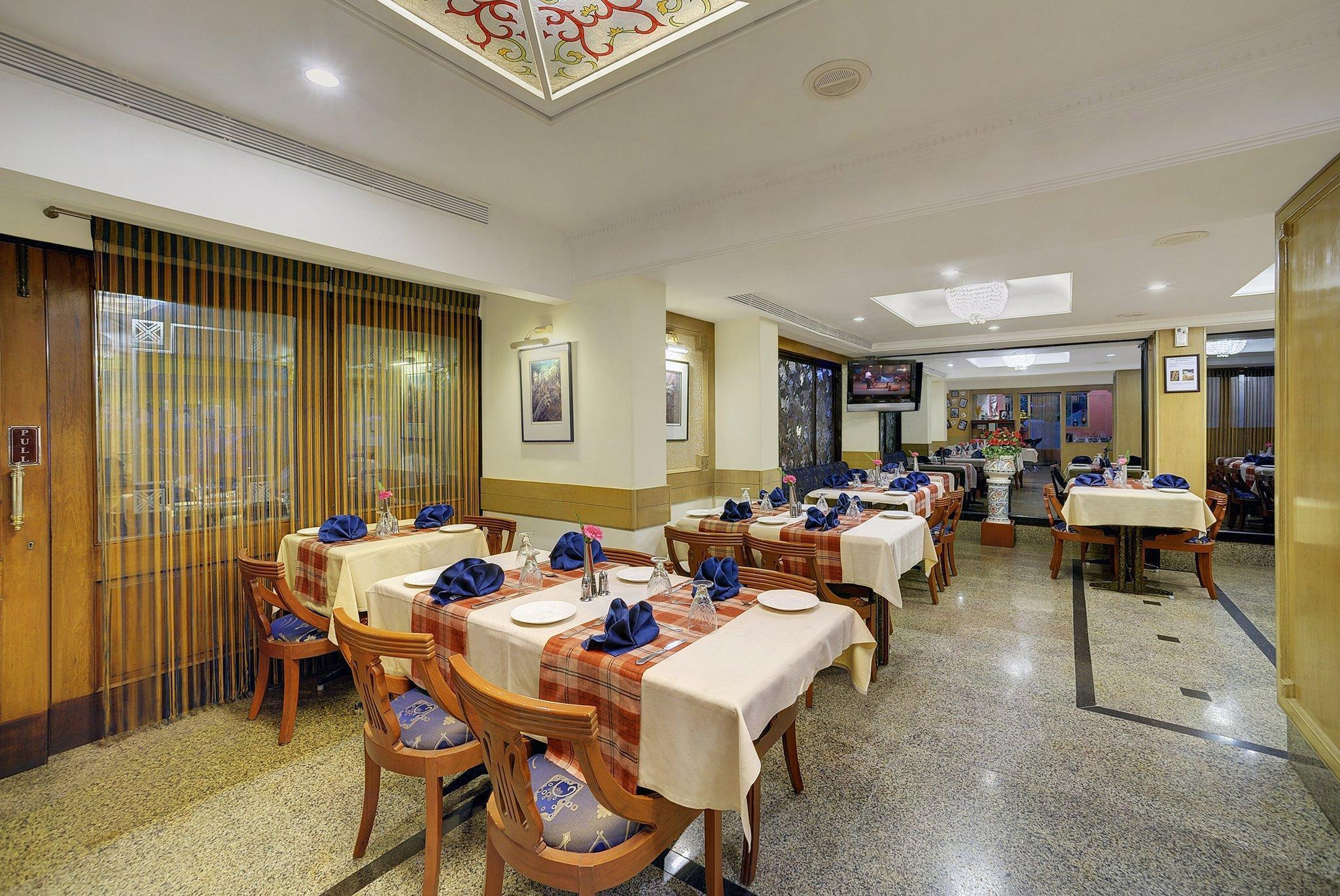 Regenta Place The Emerald Bombay Restaurante foto